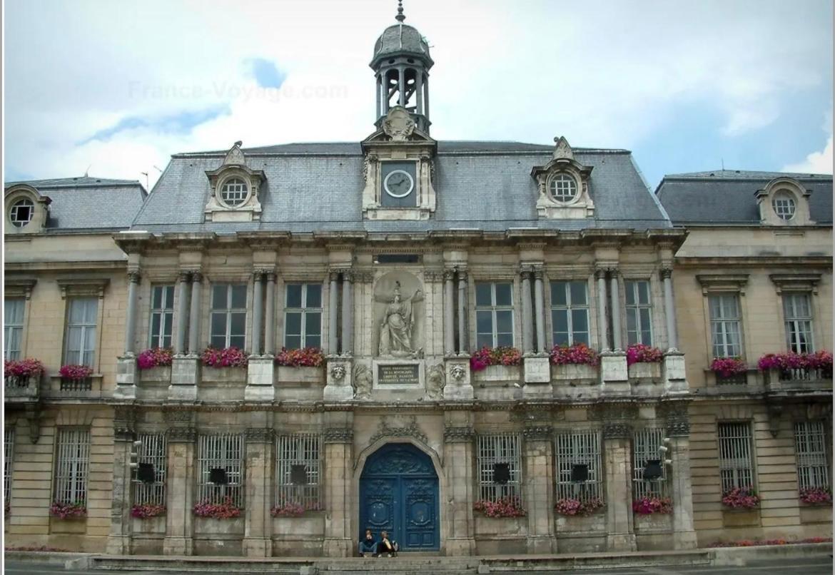 Le Treize Au Coeur Du Bouchon Apartment Troyes Exterior photo